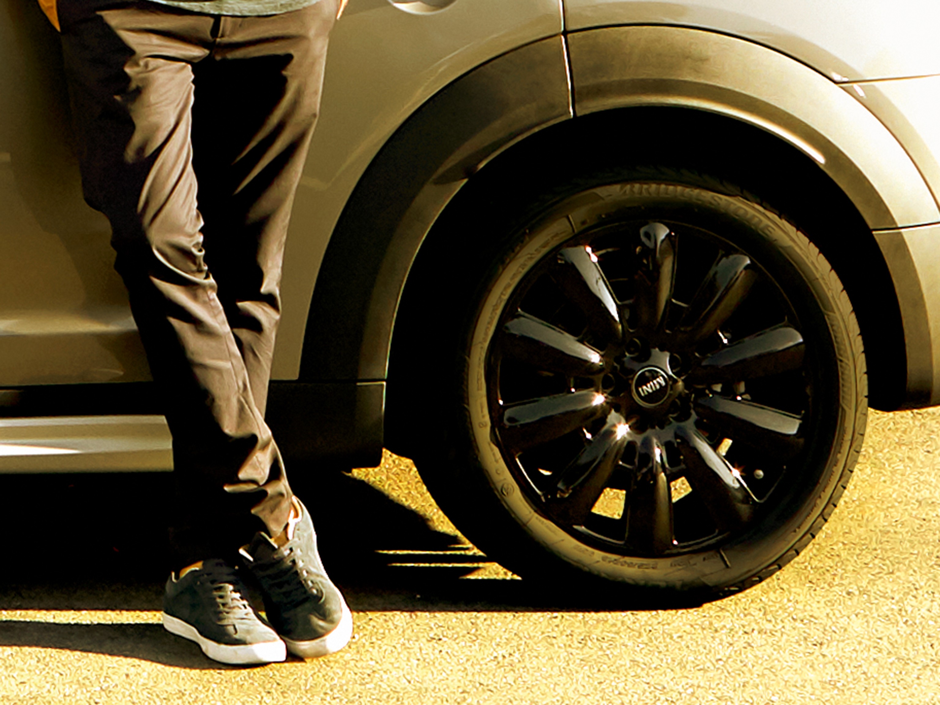 MINI Countryman Plug-in Hybrid – Side